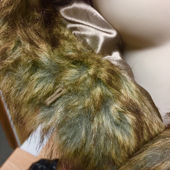 Members Only Faux Fur Vest NWOT - Picture 5 of 7